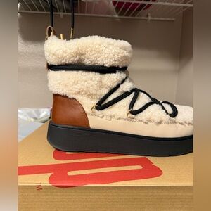FitFlop GEN-FF Curly Shearling Boots
